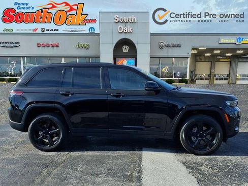 Used 2023 Jeep Grand Cherokee Altitude AWD/4WD image 2