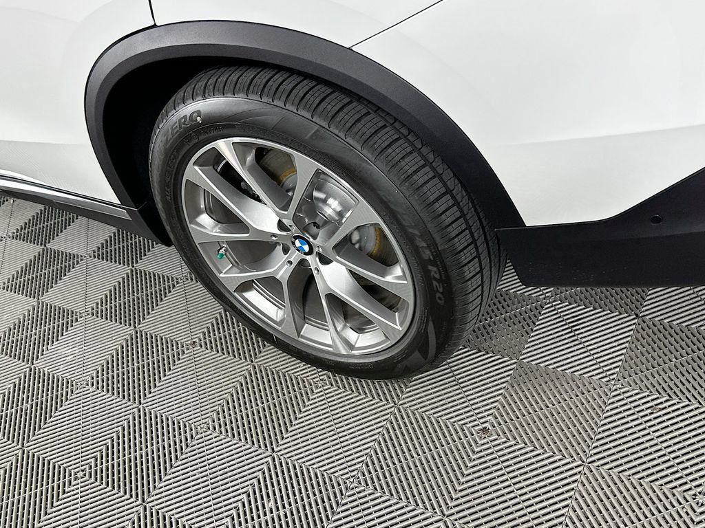 Used 2026 BMW X5 xDrive50e AWD/4WD image 36