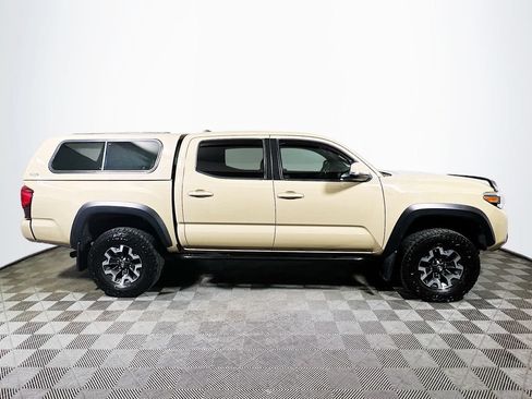 Used 2019 Toyota Tacoma TRD Off-Road w/ Technology Package AWD/4WD image 8