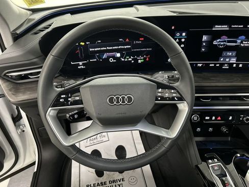 Used 2025 Audi Q5 Premium w/ Convenience Package image 4