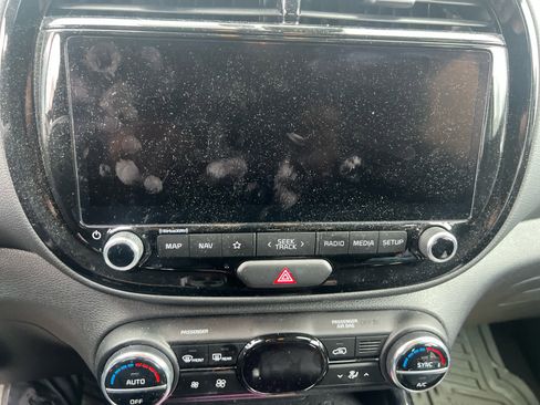 Used 2024 Kia Soul S FWD image 9