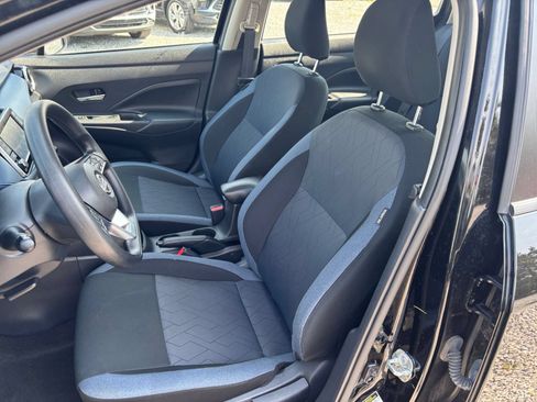 Used 2025 Nissan Versa SV FWD image 33