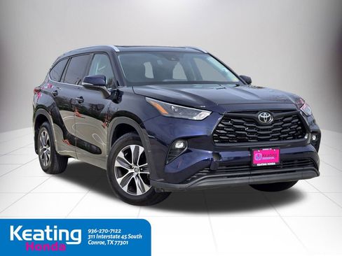 Used 2022 Toyota Highlander XLE image 3