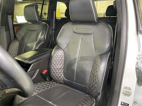 Used 2022 Jeep Grand Cherokee Summit image 5