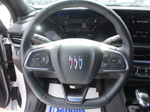 Used 2024 Buick Envista Sport Touring w/ Convenience I Package FWD image 15