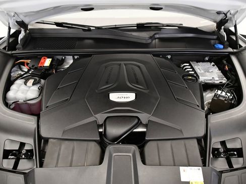 Used 2022 Porsche Cayenne Platinum Edition image 12