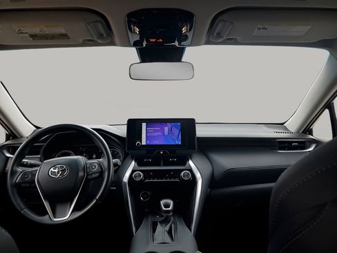 Used 2024 Toyota Venza LE image 23