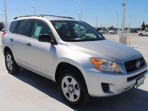 Used 2012 Toyota RAV4 FWD w/ Value Pkg image 2