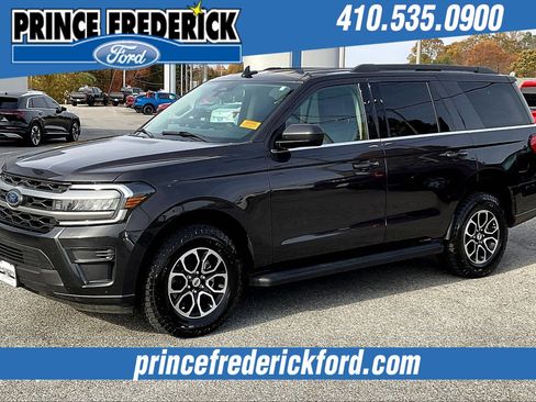 Used 2024 Ford Expedition XLT image 3