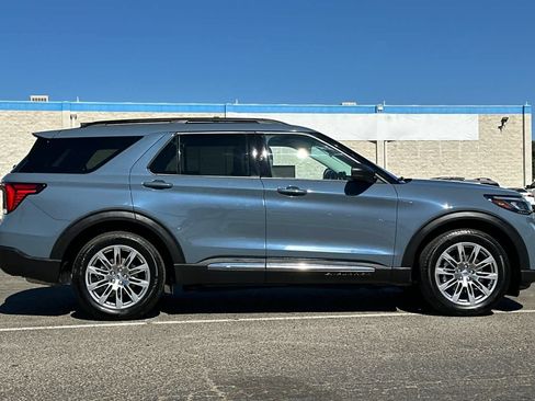 Used 2025 Ford Explorer Active w/ Active Comfort Package AWD/4WD image 9