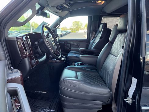 Used 2021 Chevrolet Express 3500 LS w/ Chrome Appearance Package RWD image 42