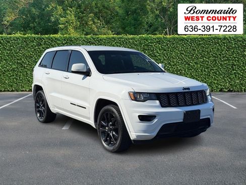 Used 2017 Jeep Grand Cherokee Altitude RWD image 1