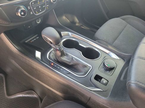 Used 2023 Chevrolet Traverse LT image 17