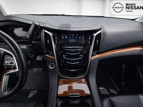 Used 2018 Cadillac Escalade 4WD image 10