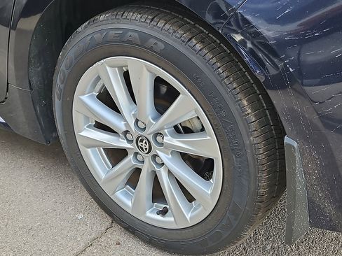 Used 2024 Toyota Corolla XLE FWD image 5