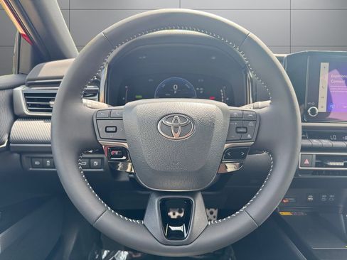 Used 2026 Toyota Camry XLE FWD image 13
