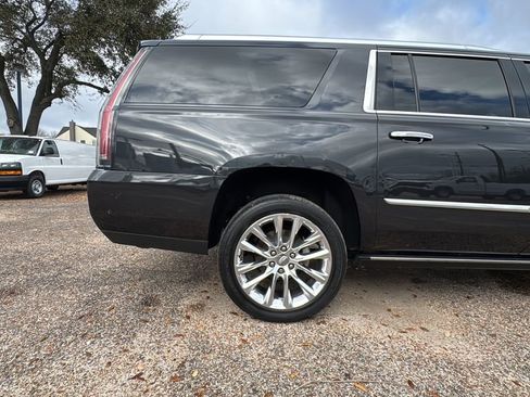 Used 2019 Cadillac Escalade ESV Premium Luxury image 21
