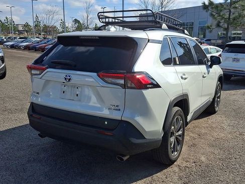 Used 2022 Toyota RAV4 XLE Premium image 6