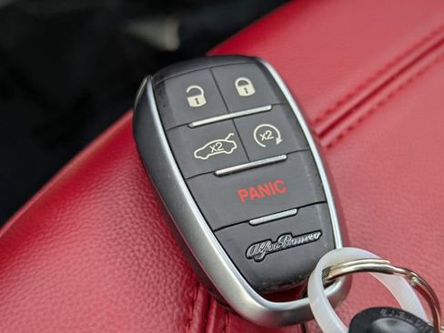 Used 2023 Alfa Romeo Stelvio Sprint image 32