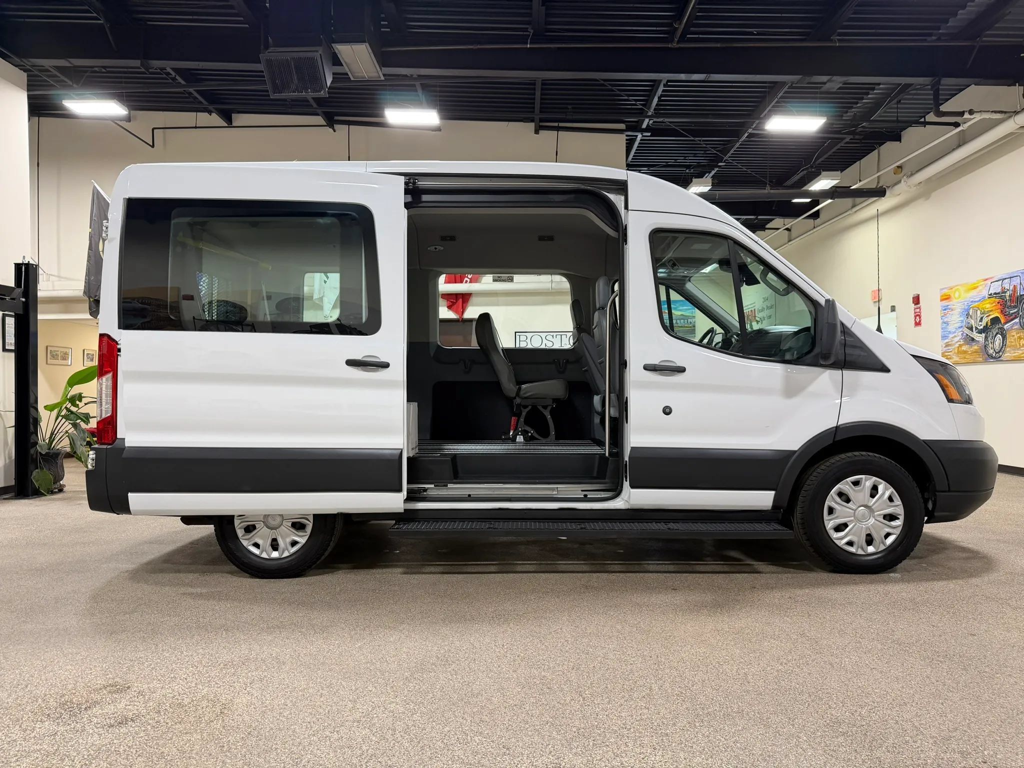Used 2018 Ford Transit 150 XL RWD image 22