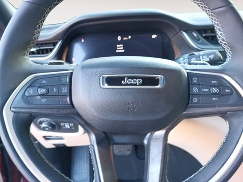 Certified 2024 Jeep Grand Cherokee Limited image 13