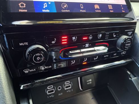 New 2025 Jeep Grand Cherokee L Limited w/ Luxury Tech Group II image 36