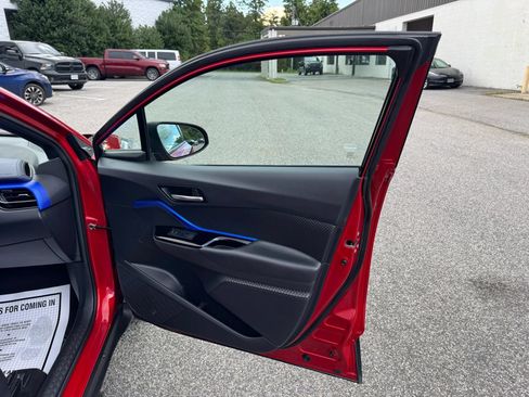 Used 2021 Toyota C-HR XLE FWD image 38