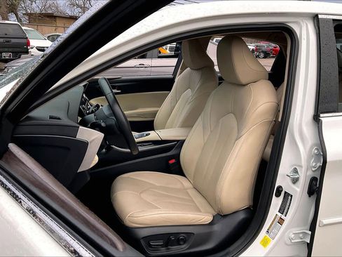 Used 2021 Toyota Avalon XLE w/ Carpet Mat Package (TMS) image 7