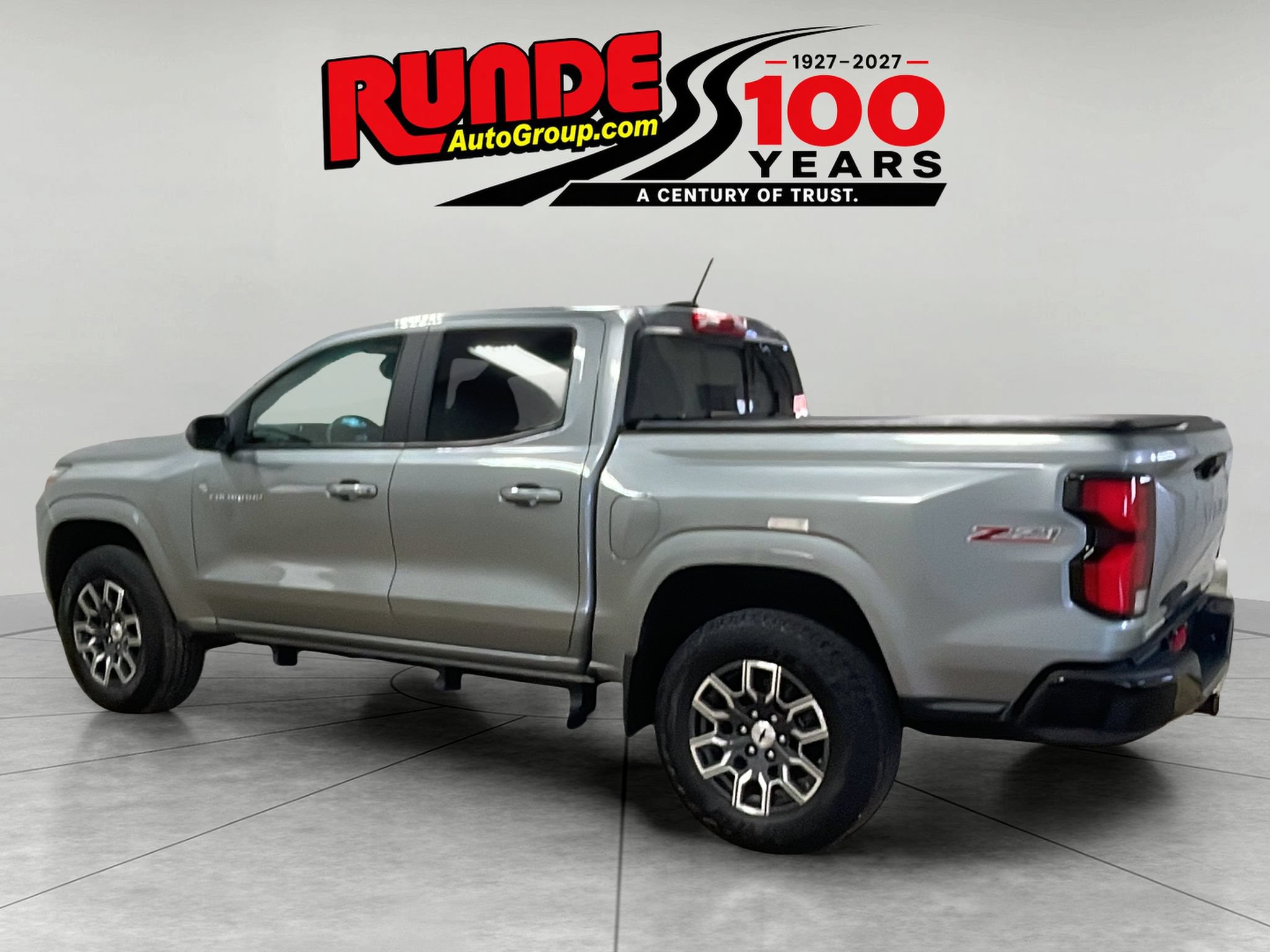 Used 2023 Chevrolet Colorado Z71 w/ Z71 Convenience Package 2 AWD/4WD image 3