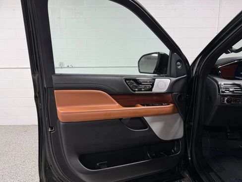 Used 2021 Lincoln Navigator Reserve w/ Luxury Package AWD/4WD image 9