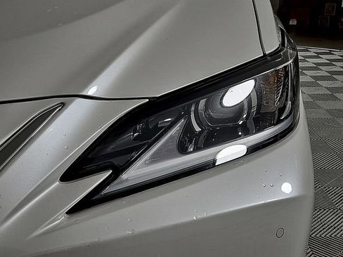Used 2025 Lexus ES 300h w/ Premium Package image 10