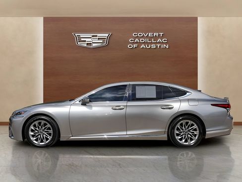 Used 2018 Lexus LS 500 w/ Accessory Package (Z2) RWD image 2