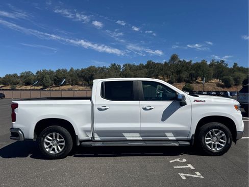 Used 2025 Chevrolet Silverado 1500 LT AWD/4WD image 4