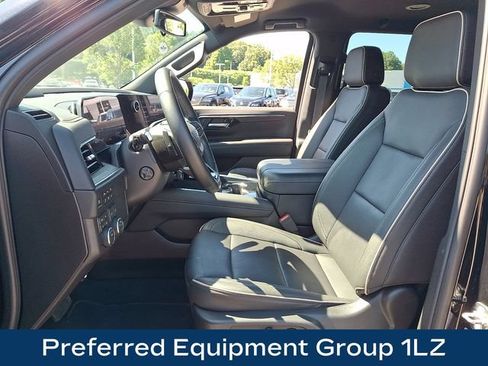 Used 2026 Chevrolet Suburban Premier AWD/4WD image 2
