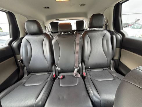 Used 2026 Kia Carnival FWD image 41
