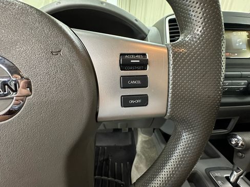 Used 2018 Nissan Frontier SV AWD/4WD image 25