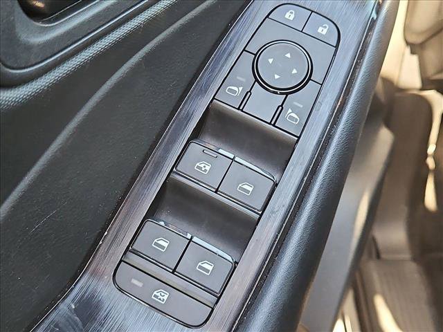 Used 2025 Nissan Rogue S FWD image 11