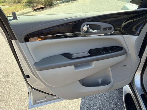 Used 2016 Buick Enclave Leather FWD image 19