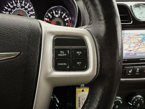 Used 2013 Chrysler 200 Limited image 9