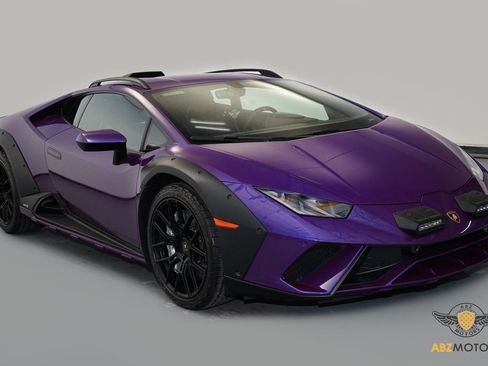 Used 2024 Lamborghini Huracan Sterrato image 2