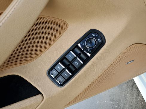 Used 2016 Porsche Panamera 4 Edition image 15
