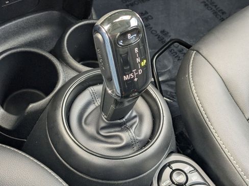 Used 2023 MINI Cooper 4-Door Hardtop image 12