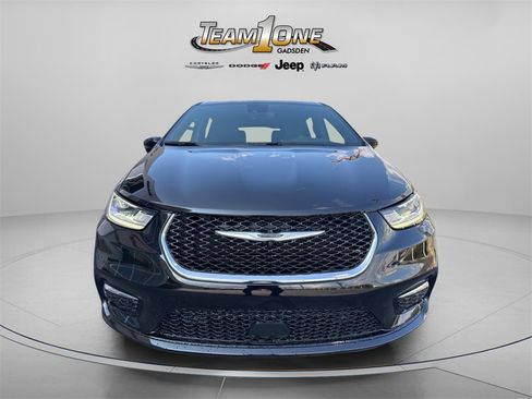 New 2026 Chrysler Pacifica Limited image 3