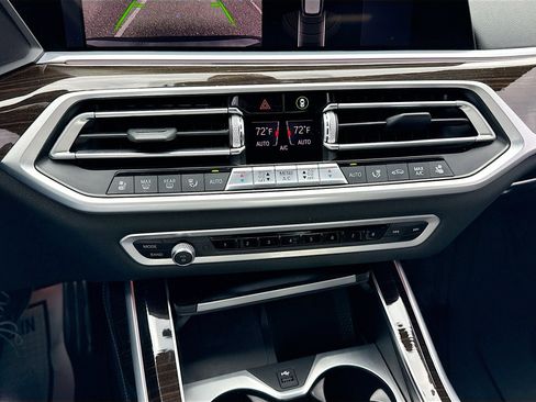 Used 2021 BMW X7 xDrive40i w/ M Sport Package image 34