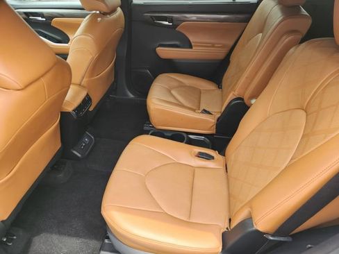 Certified 2024 Toyota Highlander Platinum AWD/4WD image 22