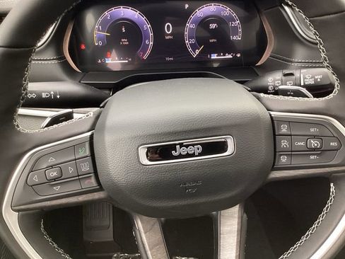 New 2025 Jeep Grand Cherokee Limited w/ Luxury Tech Group II image 12