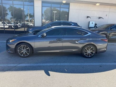 Used 2023 Lexus ES 300h w/ Premium Package image 3