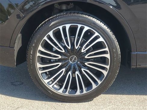 Certified 2025 Lincoln Aviator Black Label image 9