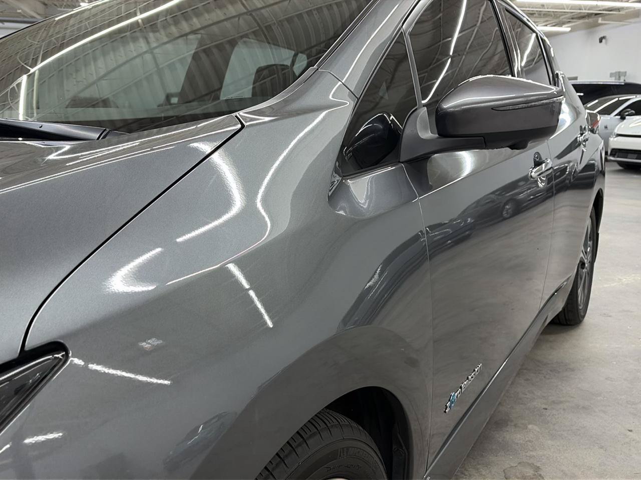 Used 2018 Nissan Leaf SL w/ SL Technology Package FWD image 2