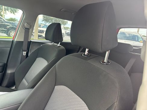 Used 2025 Kia Soul LX FWD image 11